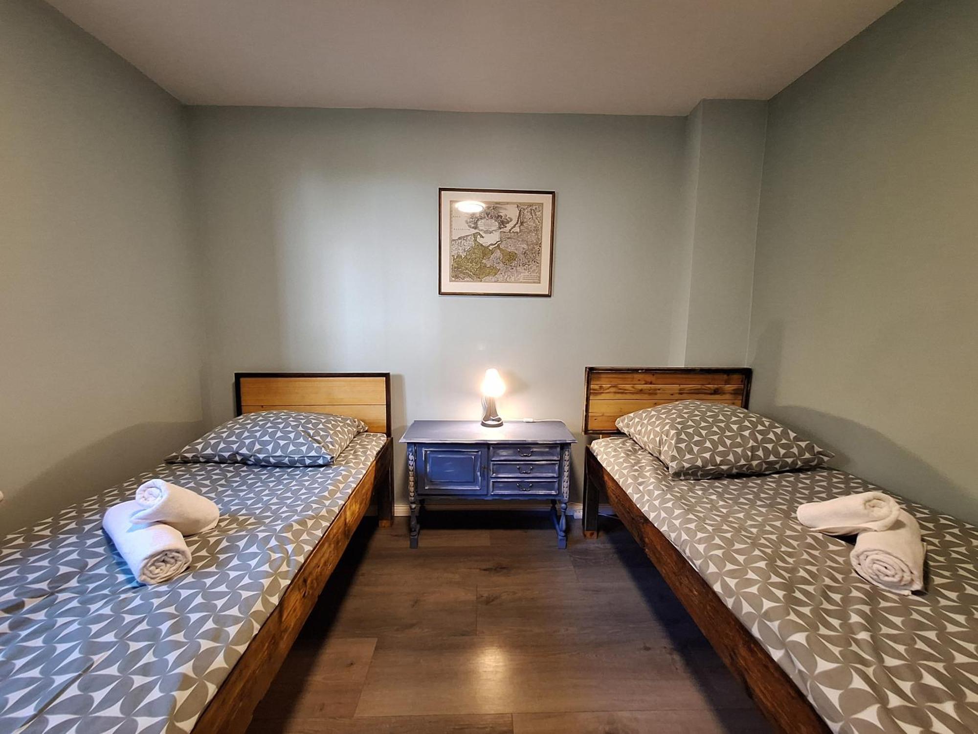 Gross, 8 Personen, 5 Zimmer, 2 Baeder *