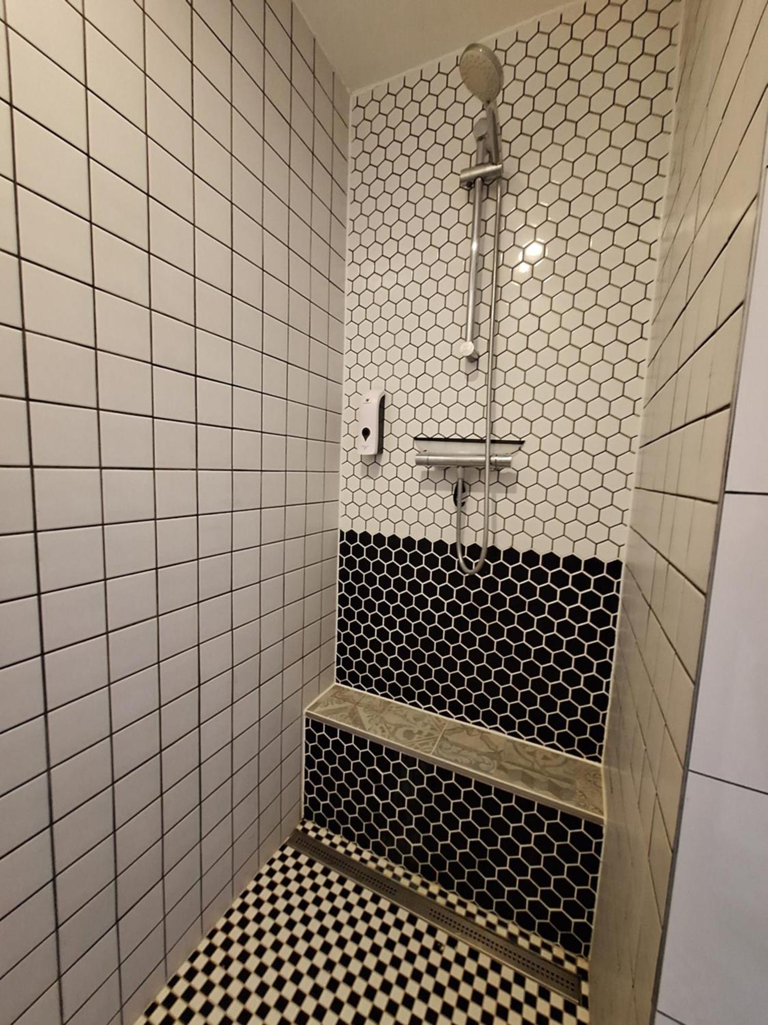 Gross, 8 Personen, 5 Zimmer, 2 Baeder Apartment *