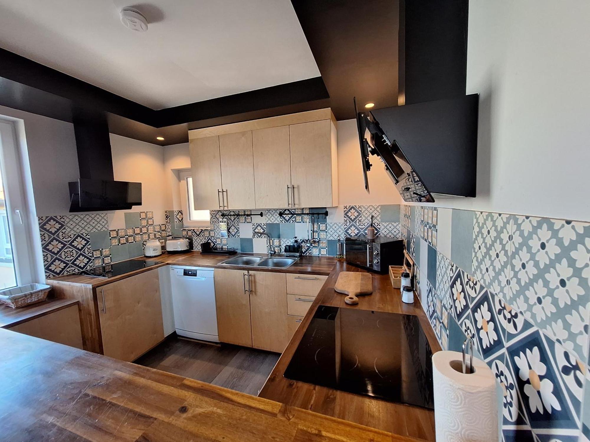 Gross, 8 Personen, 5 Zimmer, 2 Baeder Apartment *